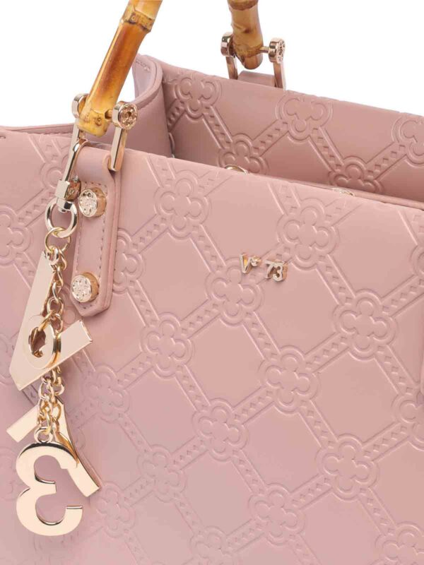 V73 pink perla hand bag zip zipped and open pocket adaptable and removable strap frontal logo charm - Imagen 4